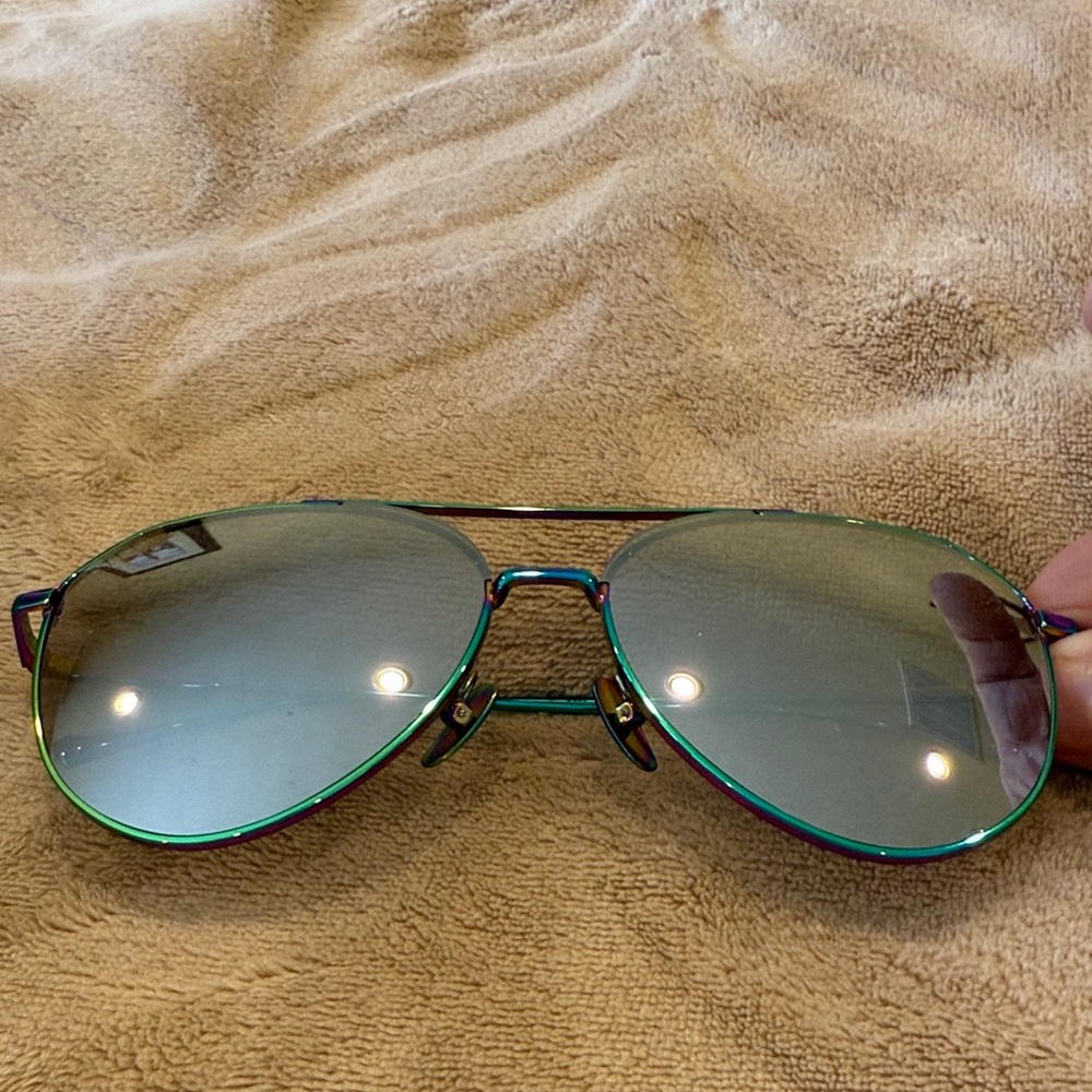 Diff Eyewear iridescent frame Aviator Sunglasses with case BRAND NEW NEVER WORN